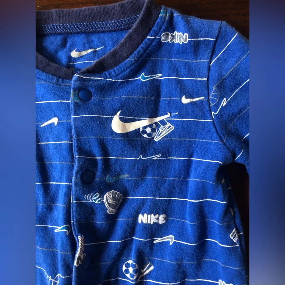 4/$20 Nike Blue & White long sleeve sleeper Jammie one piece snap front Sz 9 mo